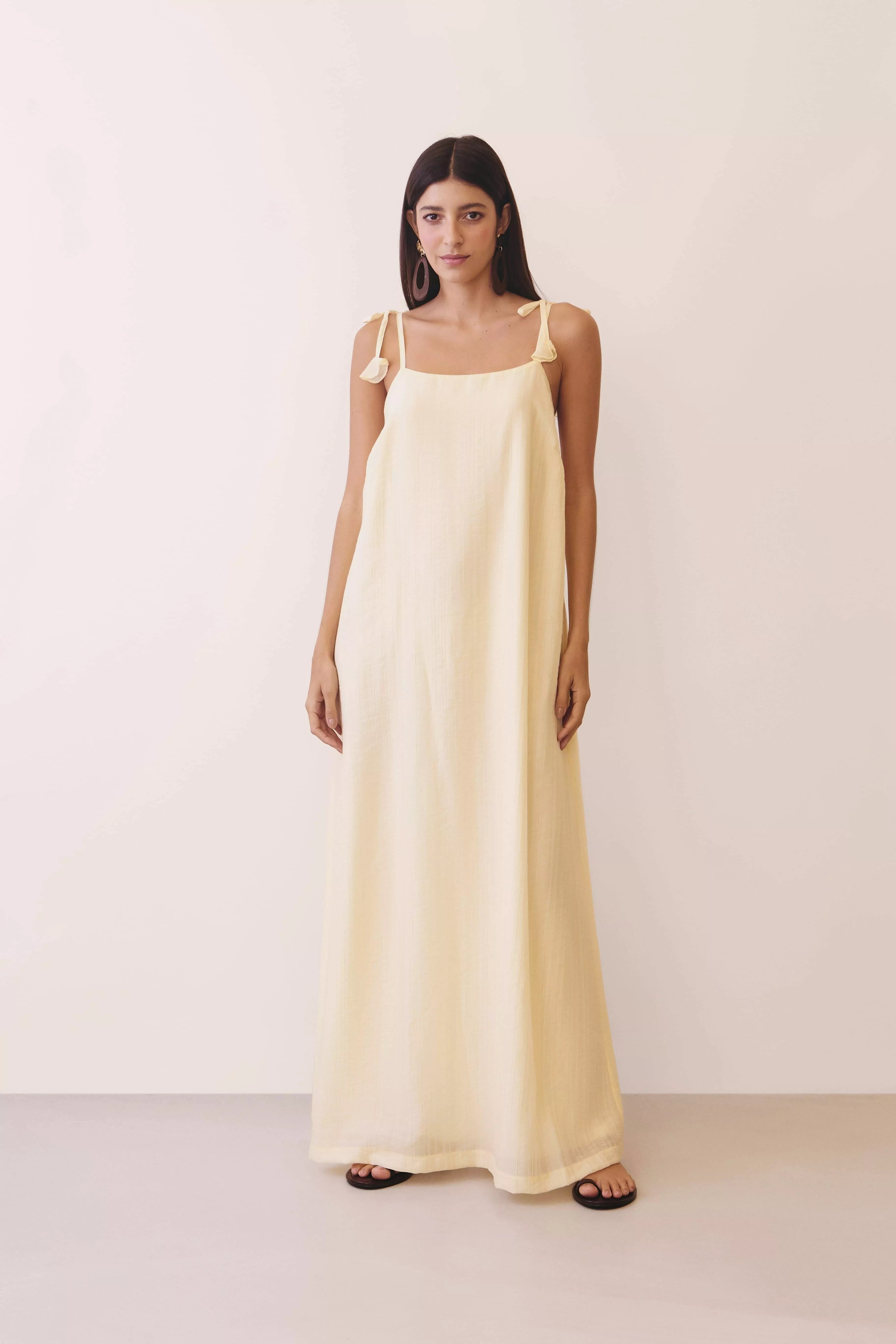 VESTIDO DETALHE FLOR NA ALÇA