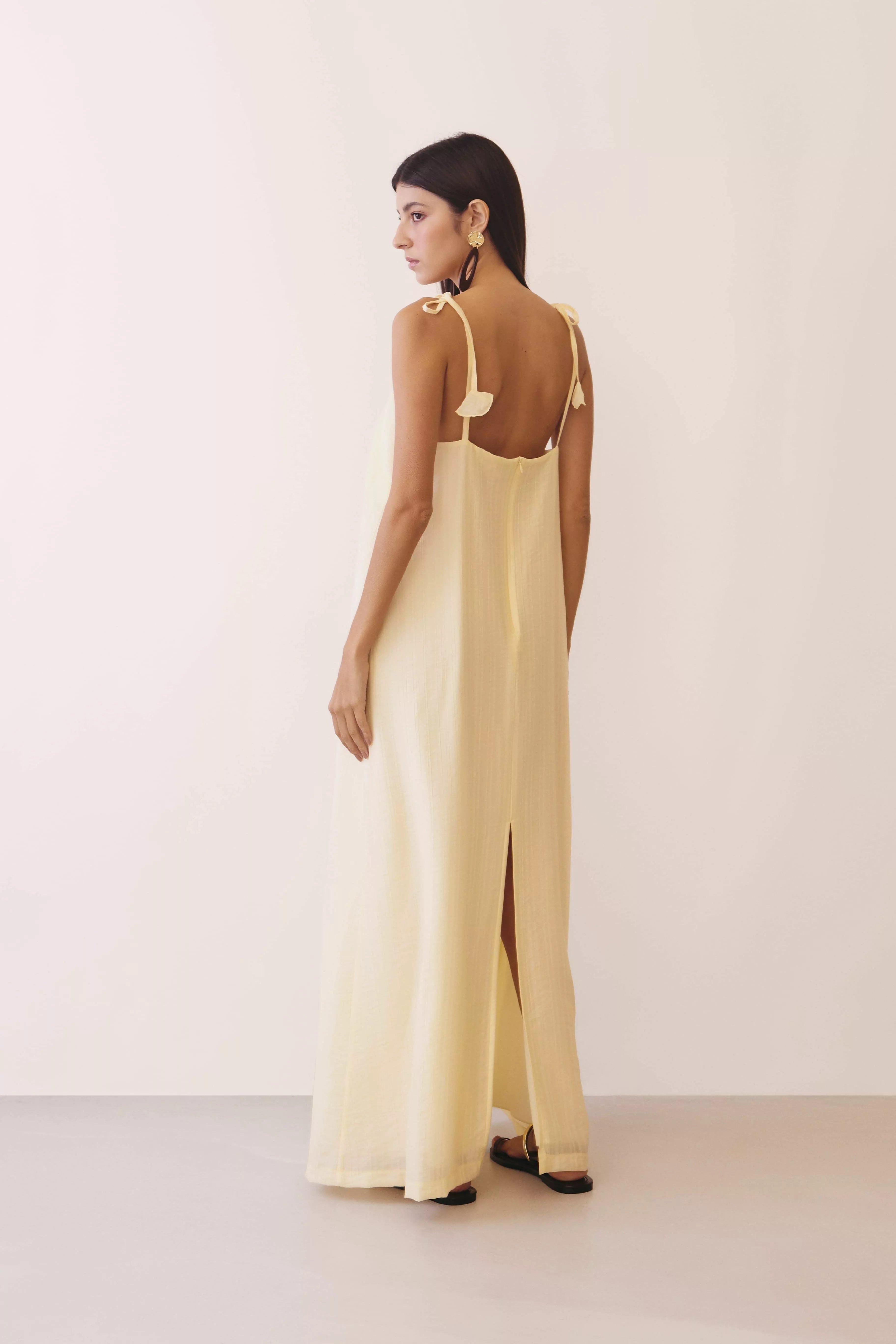 VESTIDO DETALHE FLOR NA ALÇA