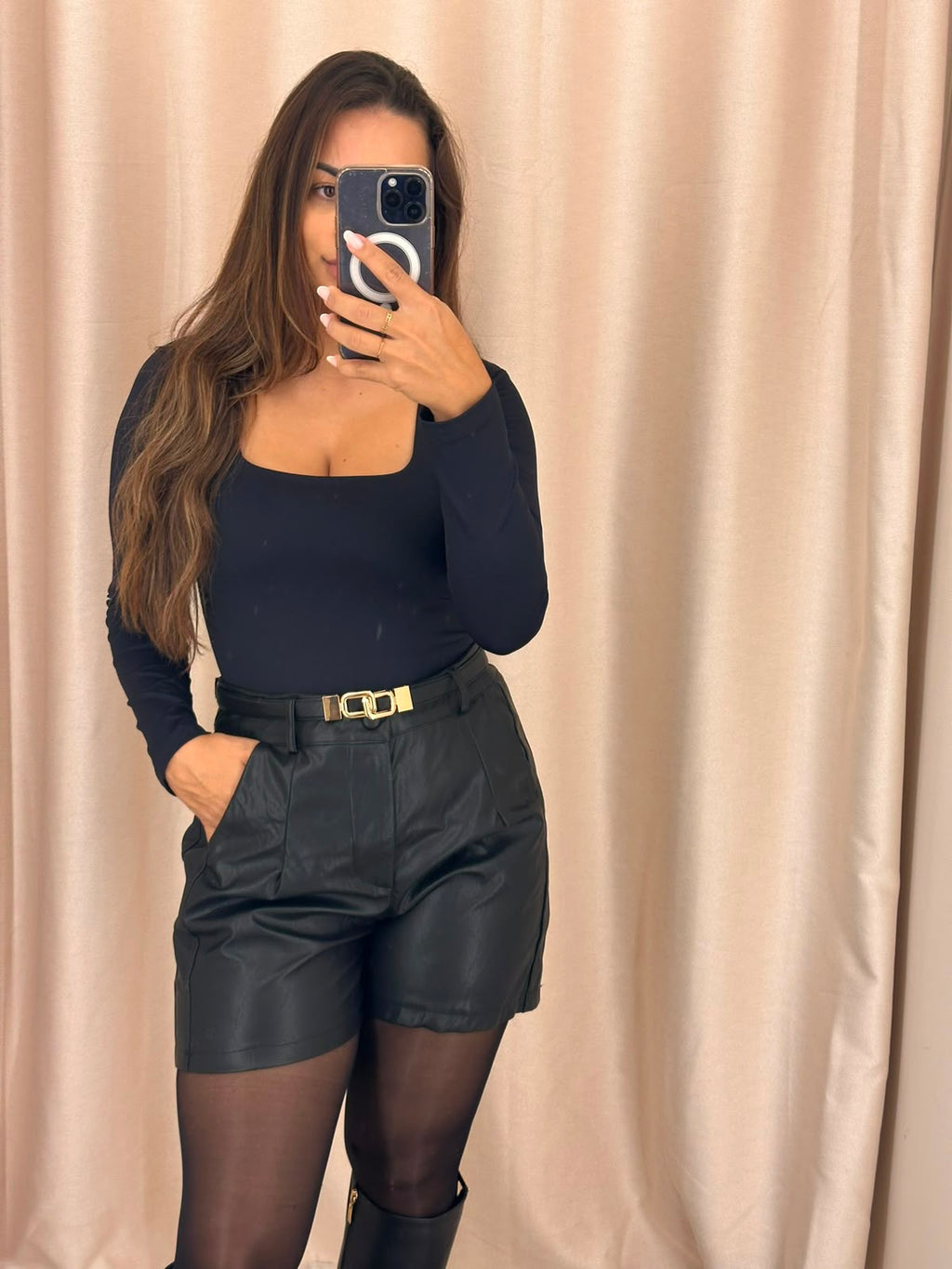 Shorts couro