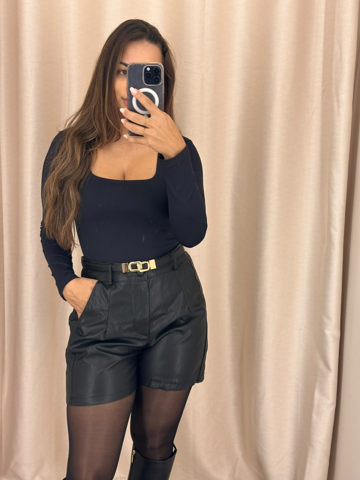 Shorts couro